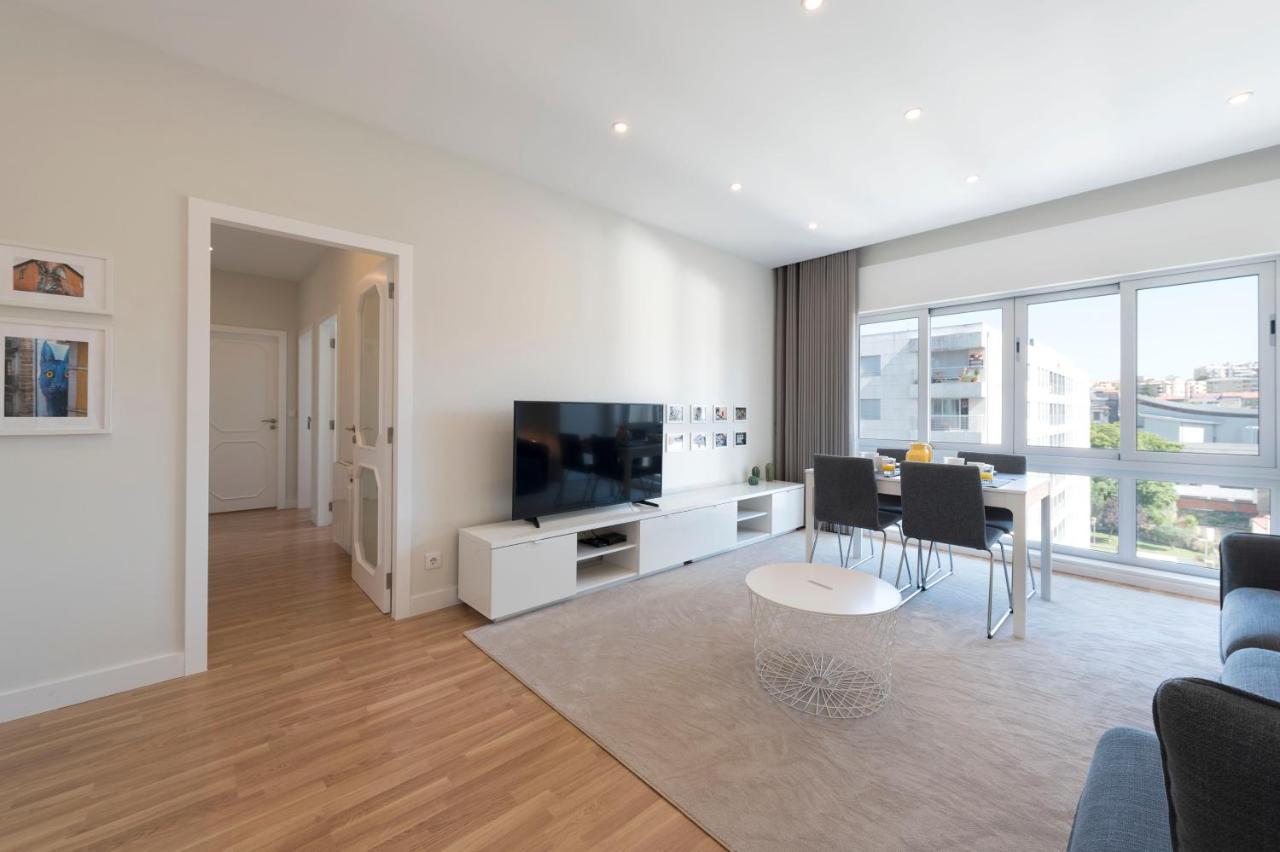 Lovelystay - Downtown Modern 2Br Flat With Free Parking Porto Exterior foto
