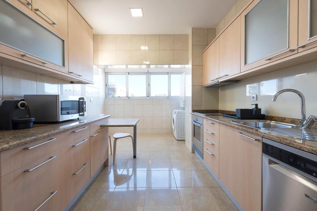 Lovelystay - Downtown Modern 2Br Flat With Free Parking Porto Exterior foto