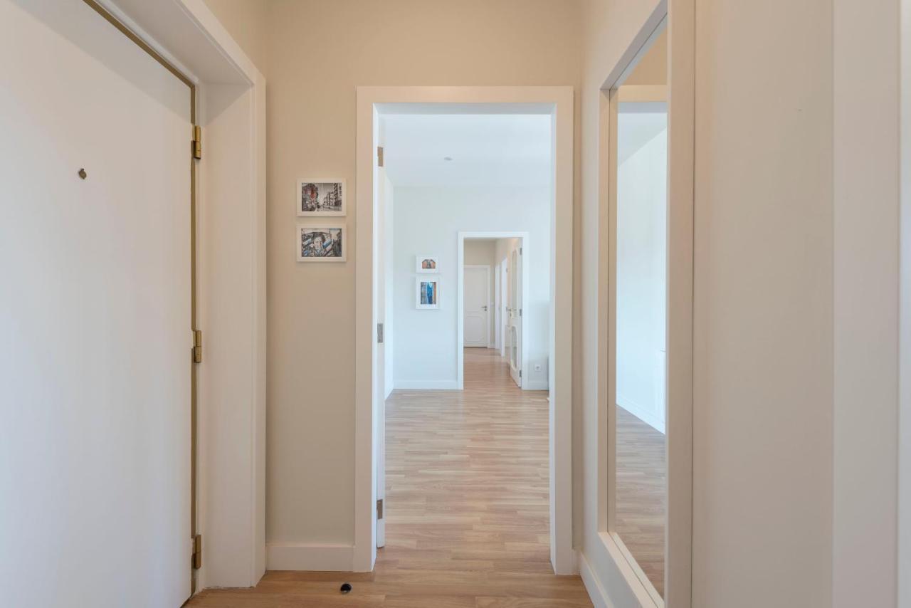 Lovelystay - Downtown Modern 2Br Flat With Free Parking Porto Exterior foto